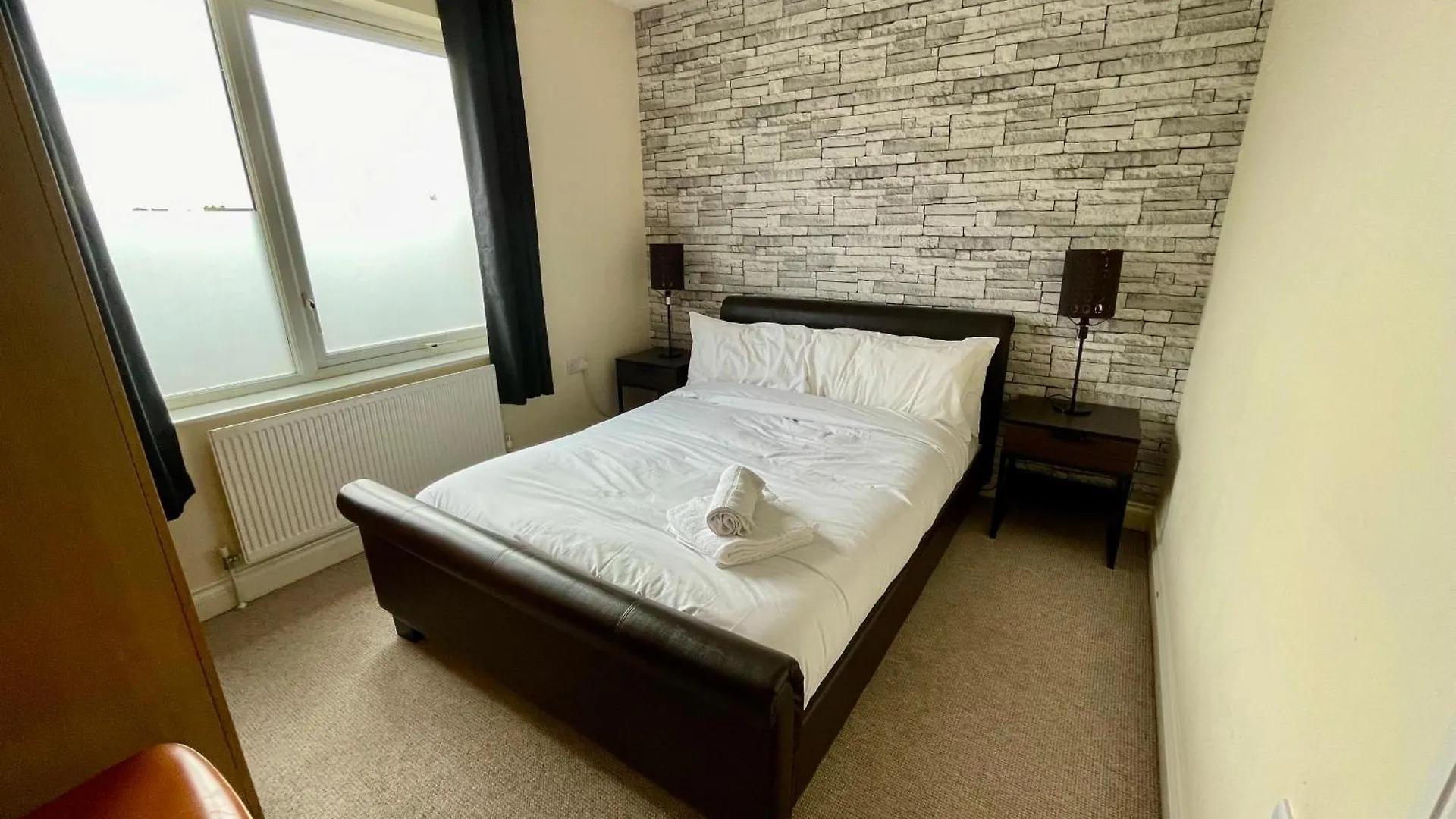 2 Bedroom City-Centre Apartment With Free Parking Μπέλφαστ