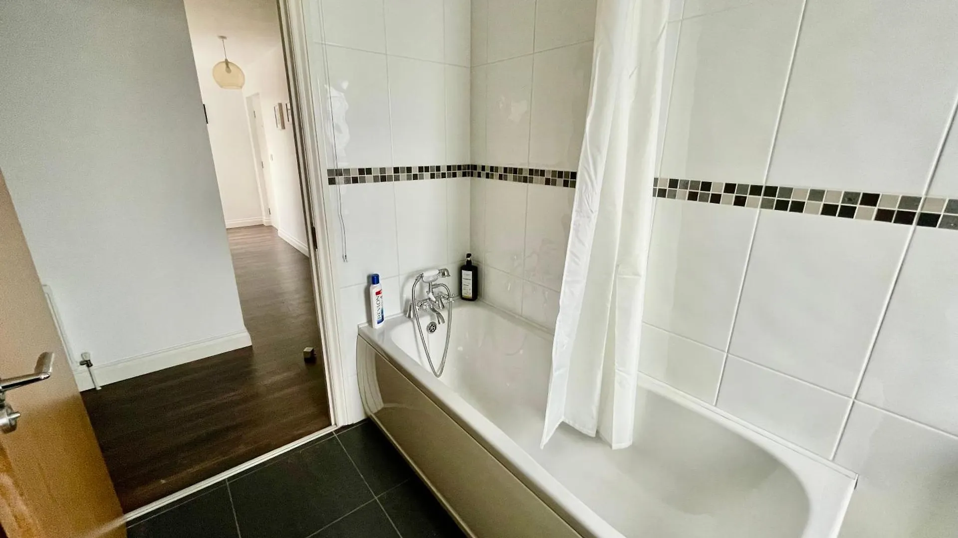 2 Bedroom City-Centre Apartment With Free Parking Μπέλφαστ 0*,  Ηνωμένο Βασίλειο