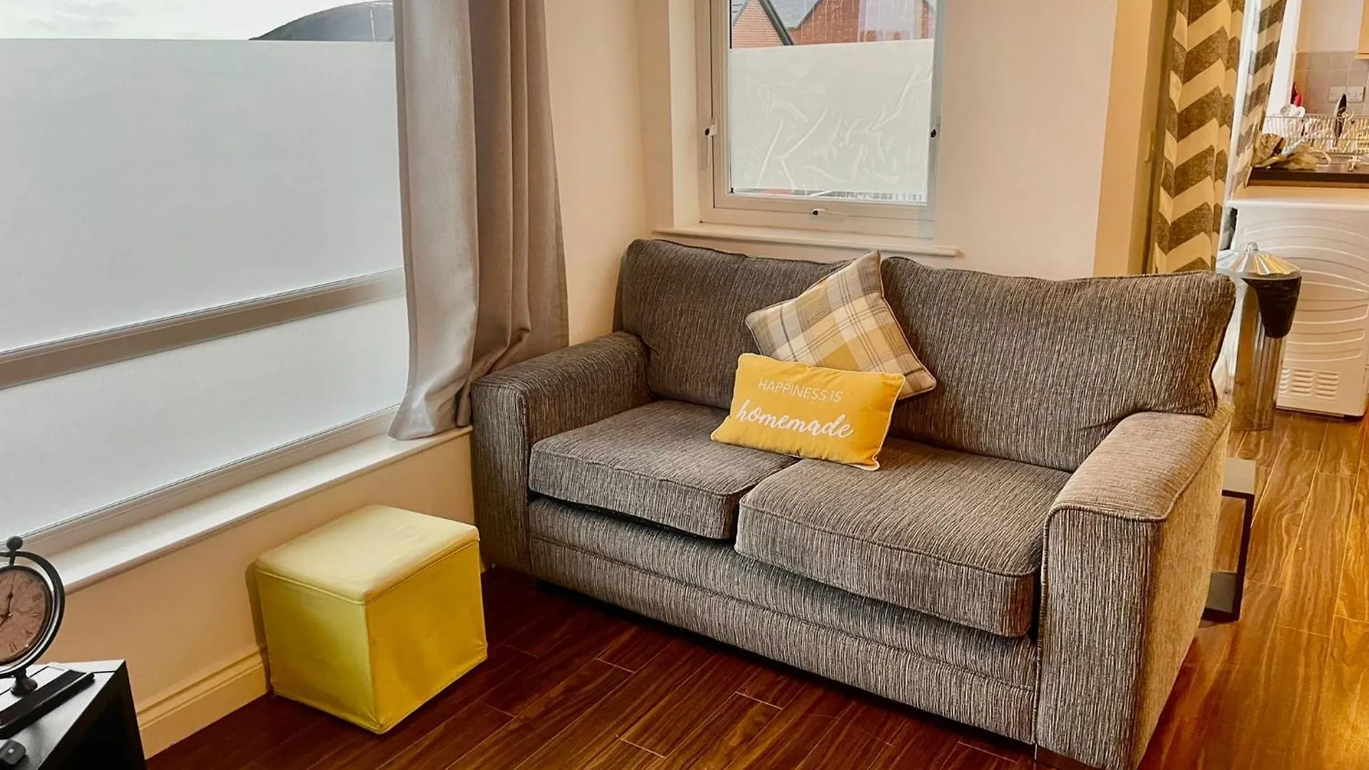 2 Bedroom City-Centre Apartment With Free Parking Μπέλφαστ